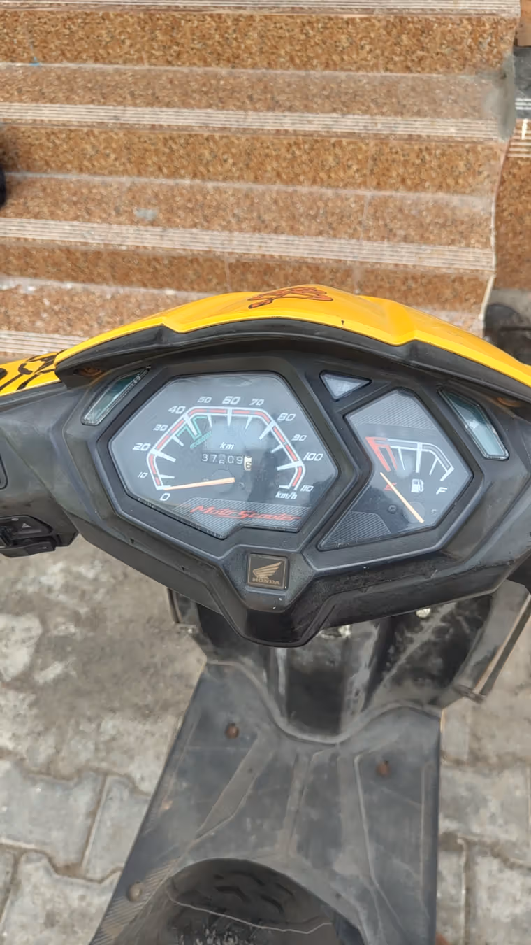 Honda DIO 125 DLX