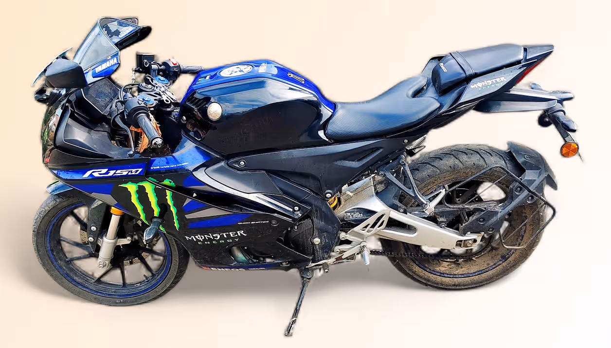 Yamaha R15M V4