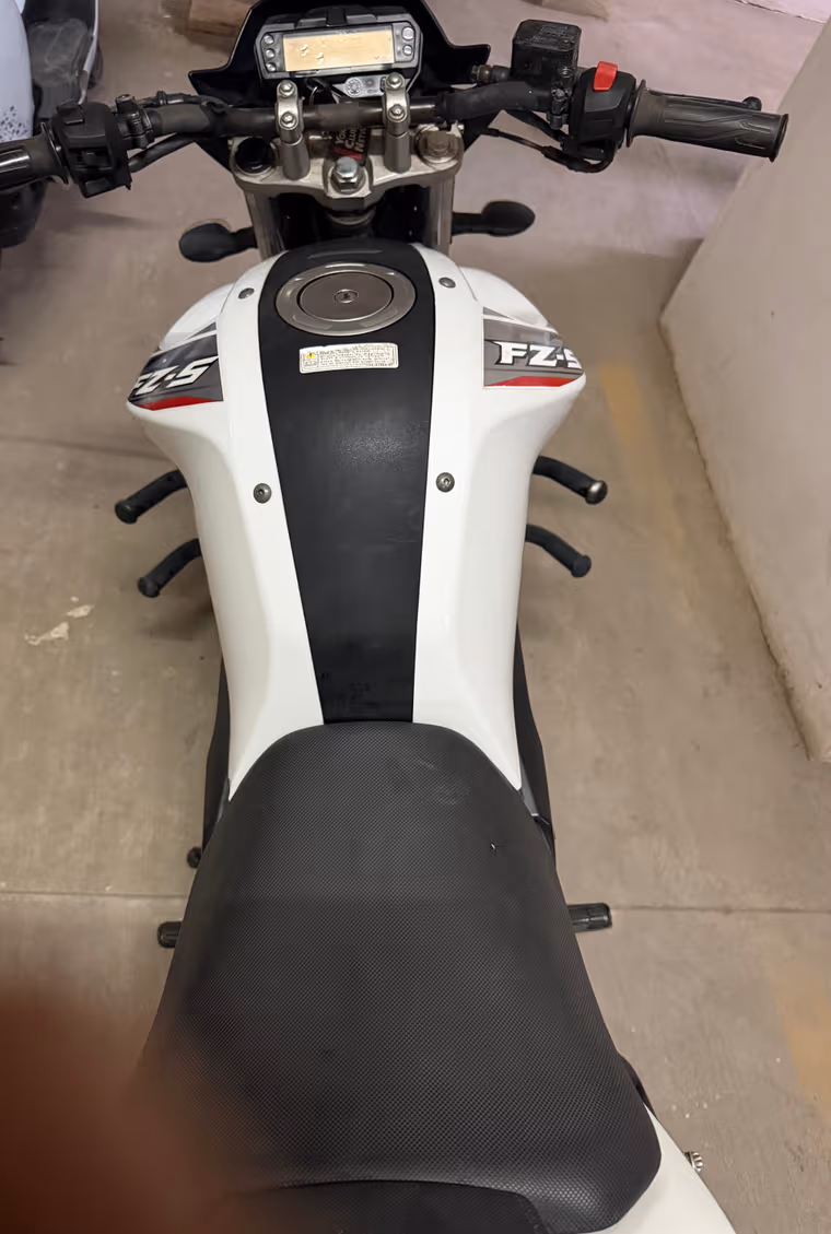 Yamaha FZS FI V4 STD