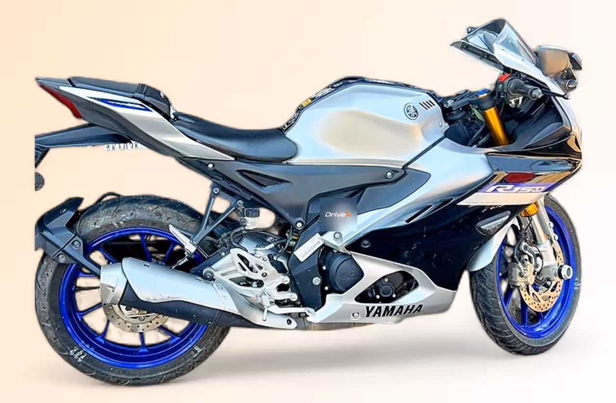 Yamaha R15M STD
