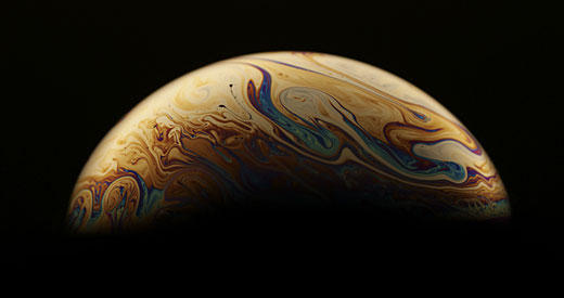 Some really beautiful photographs of bubbles by photographer Jason Tozer