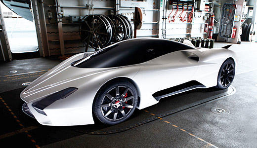 Shelby Supercars Tuatara features a twin-turbo 7.0 litre V8 engine producing 1,350 horsepower, a carbon fiber sub-frame chassis, and one-piece carbon fiber wheels