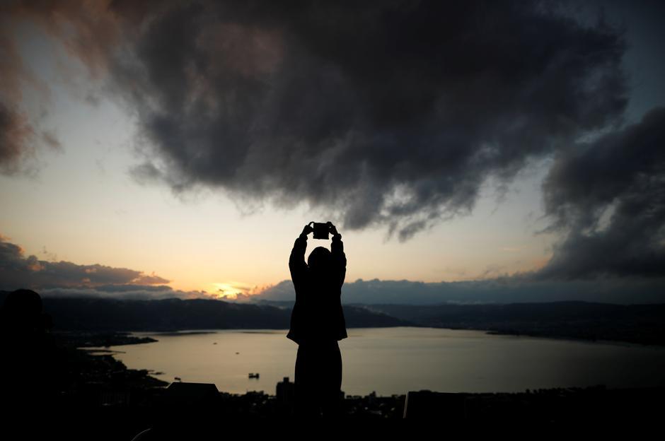 Lake Suwa at dusk at Tateishi Park in Suwa, central Japan (Photo by Issei Kato/REUTERS)