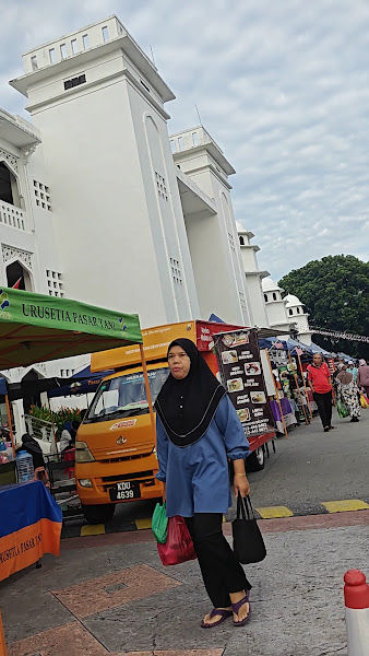 Pasar Tani Souq Al-Bukhary