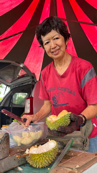 Durian stalls under the tree