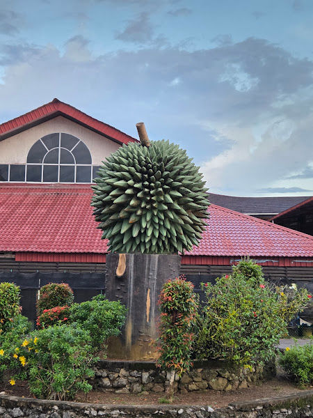 Serian Durian Monument