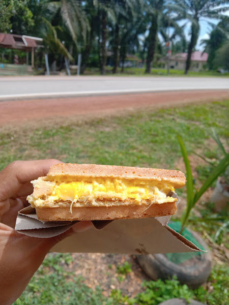 Ayam Gunting Dan Waffle Durian