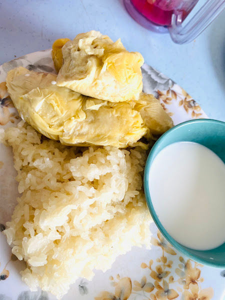 Pak Yeop Pulut Durian