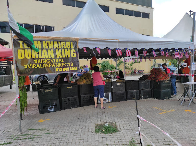 Durian and other fruit stalls
