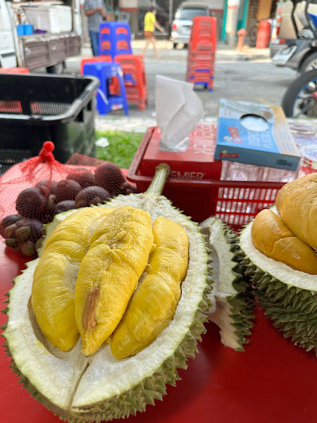 Hojiak Durians fruit trading