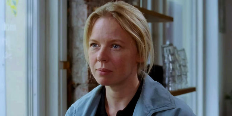 The Art of Connection: A Journey Through Fallen Leaves