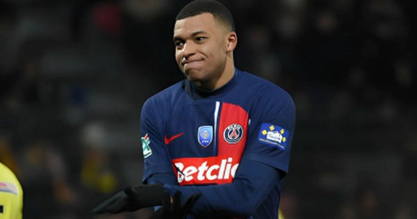 Những diễn biến hấp dẫn trong các trận đấu bóng đá hôm nay