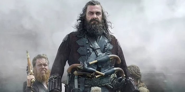 Blackbeard on a rowboat in Black Sails