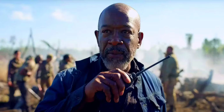 Morgan Fear The Walking Dead holding a radio