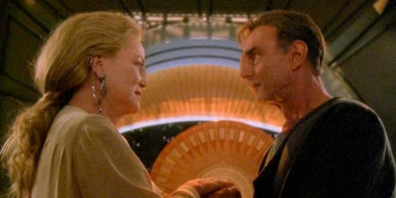 Kai Winn and Gul Dukat in Star Trek: Deep Space Nine