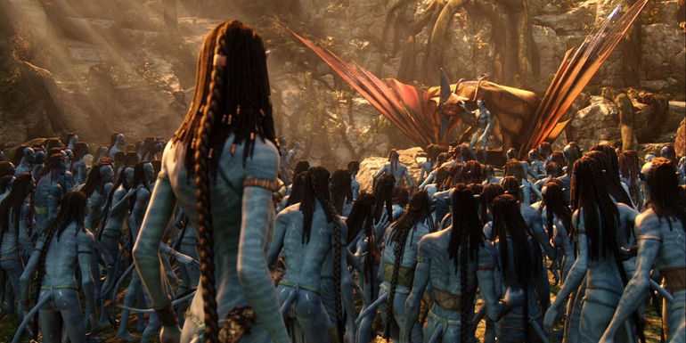 Neytiri looking at a ceremony in Avatar