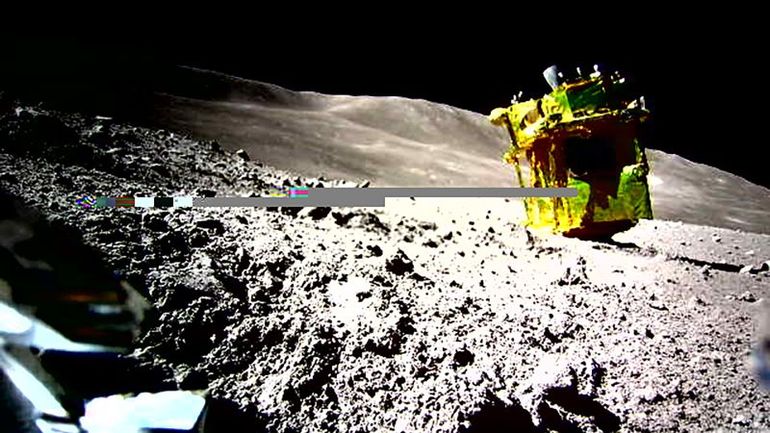 Japan's 'Moon Sniper' Robotic Explorer Lands Near Lunar Target