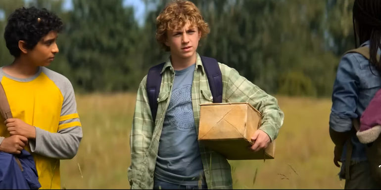 Walker Scobell as Percy Holding a Box in Percy Jackson and the Olympians Season 1
