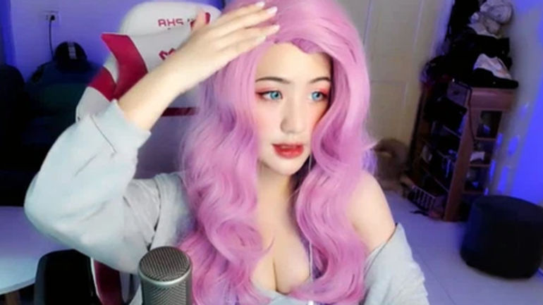 Sự Thay Đổi Nhan Sắc Của Nữ Streamer