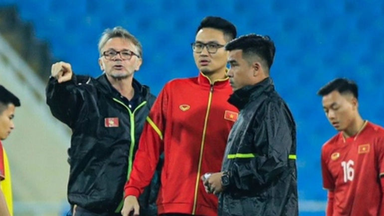 Khám phá vấn đề truyền đạt của HLV Troussier