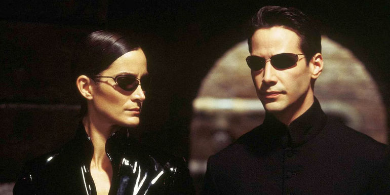 Trinity (Carrie Anne-Moss) and Neo (Keanu Reeves) discuss their options before engaging in a fight in The Matrix