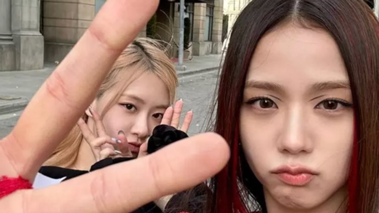 Sự Thân Thiết Của BLACKPINK: Rosé Gửi Tặng Chiếc Xe Cà Phê Đặc Biệt Cho Jisoo