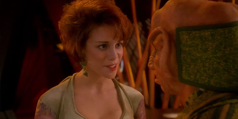 Leeta talks to Rom on DS9 