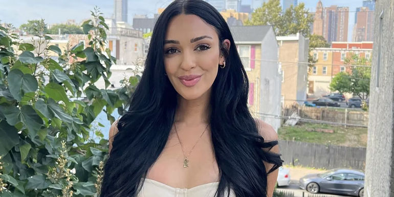 Lauren Hollinger from The Bachelor Season 28 Smiling Outdoors