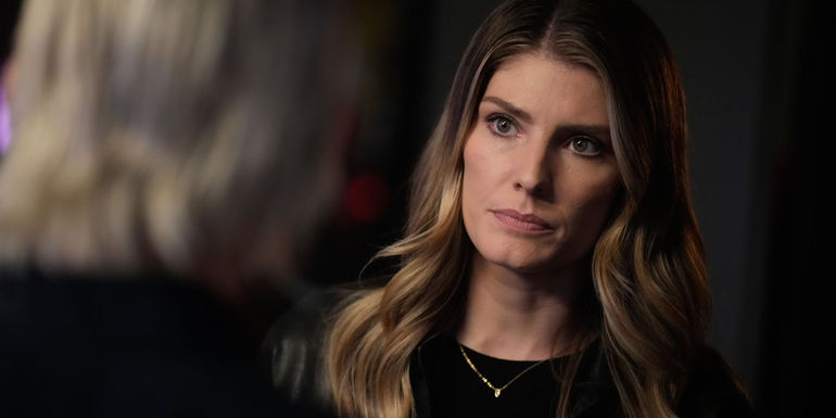 Caitlin Bassett as Addison looking at Ian in Quantum Leap 209.