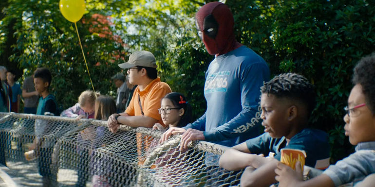 Wade Wilson at a zoo in Deadpool 2