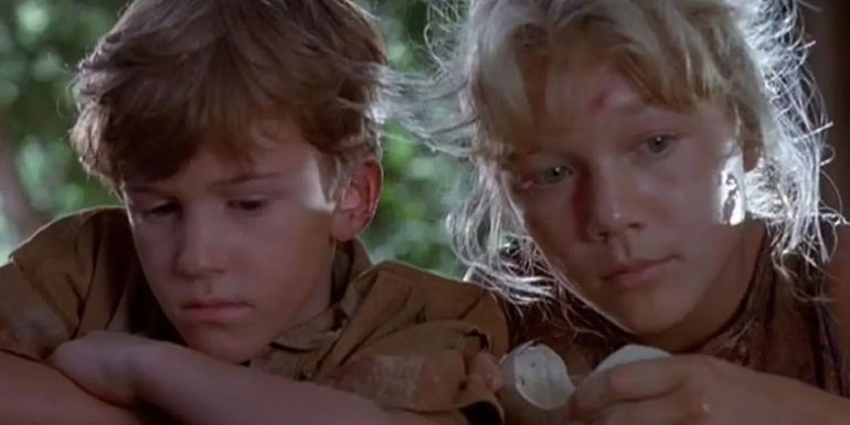 Tim (Joe Mazzello) and Lex are bored in the jungle in Jurassic Park