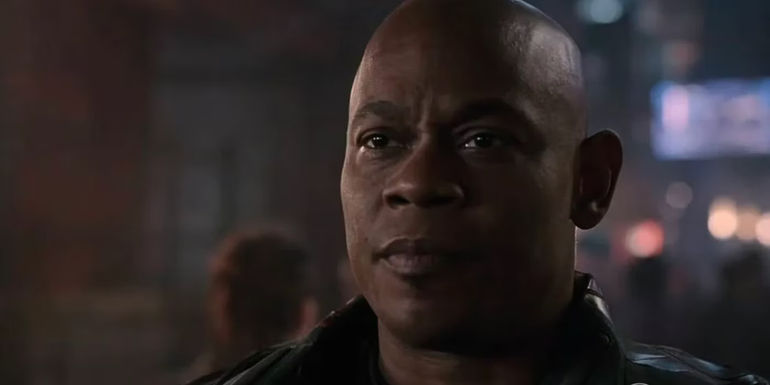 Bokeem Woodbine as Soren looking to the left in Halo