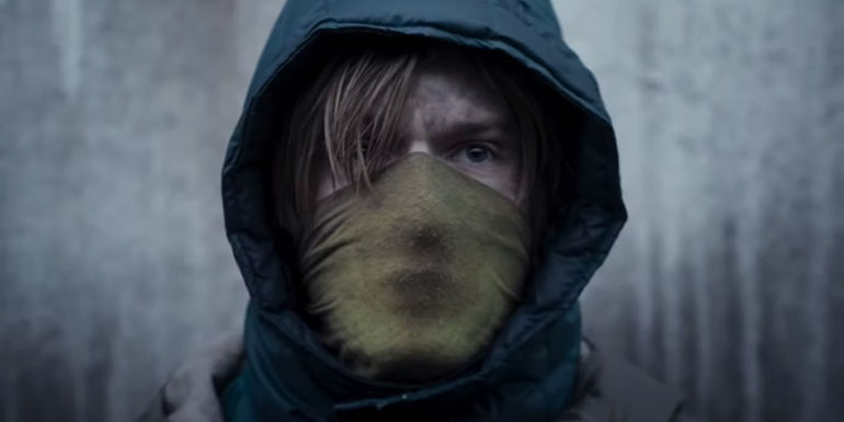Louis Hofmann as Jonas Kahnwaldwith face mask and hood up in Dark Netflix Show
