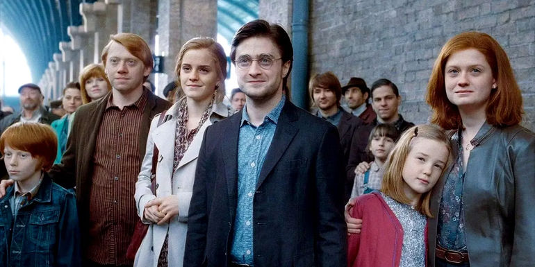 Harry, Ron, Hermione, and Ginny stand on Platform 9 3/4 in Harry Potter and the Deathly Hallows