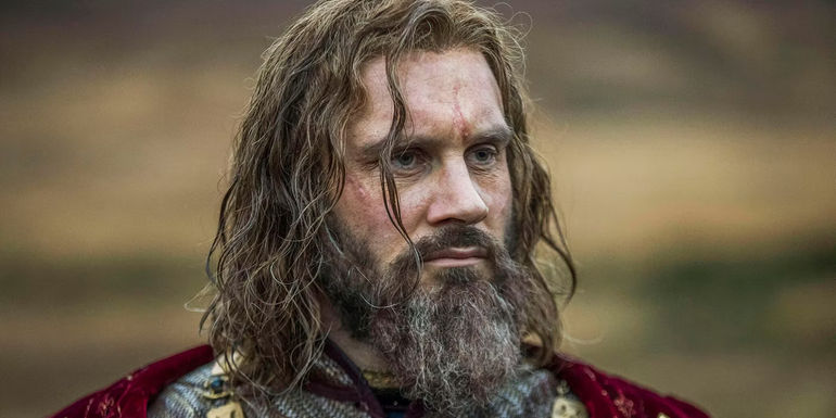 Rollo looking at something in Vikings
