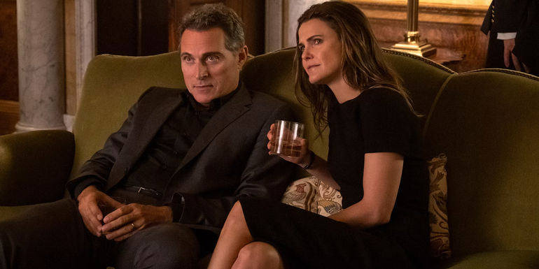 Kate (Keri Russell) and Hal (Rufus Sewell) sitting on a couch in The Diplomat