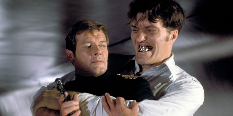 Roger Moore as Bond fighting Richard Kiel as Jaws in The Spy Who Loved Me