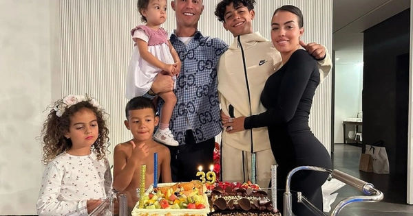 Bí ẩn chiều cao đáng ngạc nhiên của cậu con trai cả Ronaldo Jr