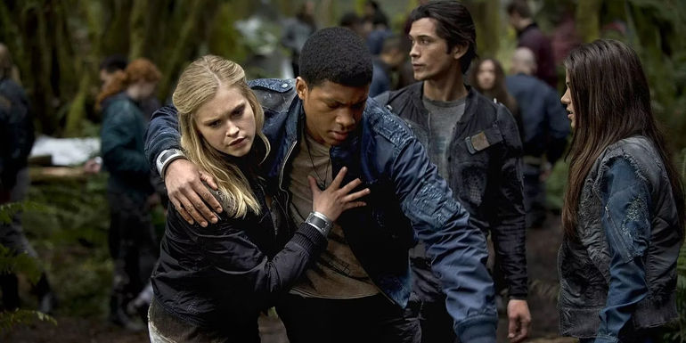Clarke carrying survivors back to Camp Jaha in The 100 season 2.