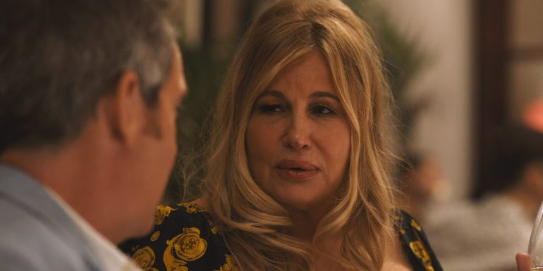 Jennifer Coolidge as Tanya speaking with Quentin in The White Lotus Season 2