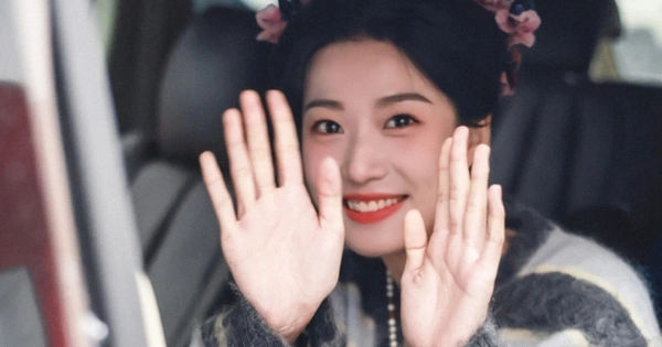 Làn Sóng Ca Tụng: Khi Lời Khen Trở Thành Gánh Nặng