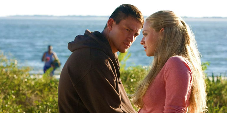 Channing Tatum looks at Amanda Seyfried in Dear John
