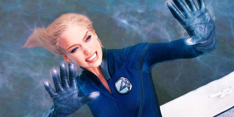 Jessica Alba As Sue Storm Using Her Powers In Fantastic Four Rise of the Silver Surfer