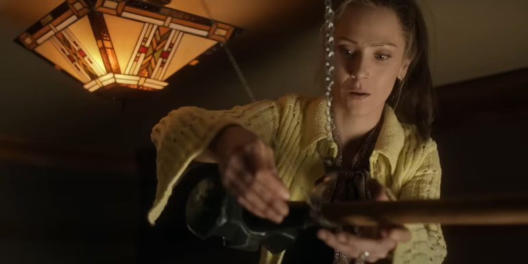 Dot (Juno Temple) rigs a sledgehammer in Fargo season 5