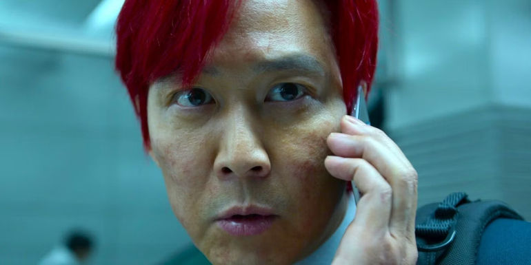Gi-hun on the phone in Squid Game season 1's finale