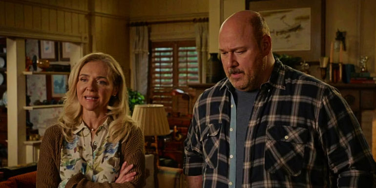 Rachel Bay Jones and Will Sasso as Mandy's parents in Young Sheldon