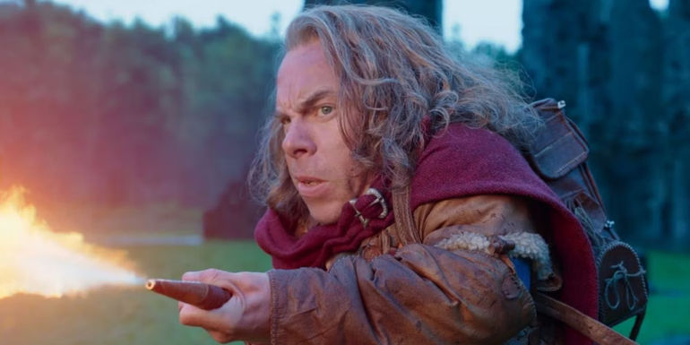 Willow (Warwick Davis) shooitng fire in Willow episode 5.