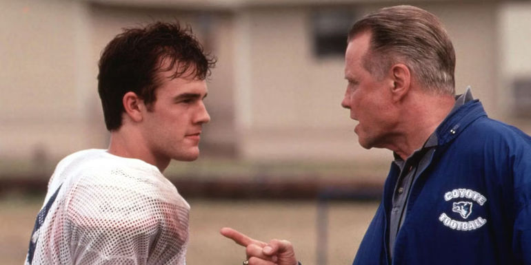Coach Kilmer (Jon Voight) pointing and yelling at Mox (James Van Der Beek) in Varsity Blues.