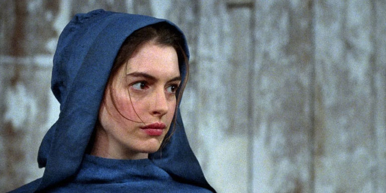 Fantine (Anne Hathaway) wearing a blue hood in Les Miserables.