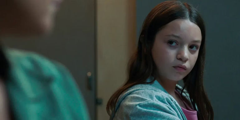 Hana and Ollie in a public bathroom in FBI Most Wanted